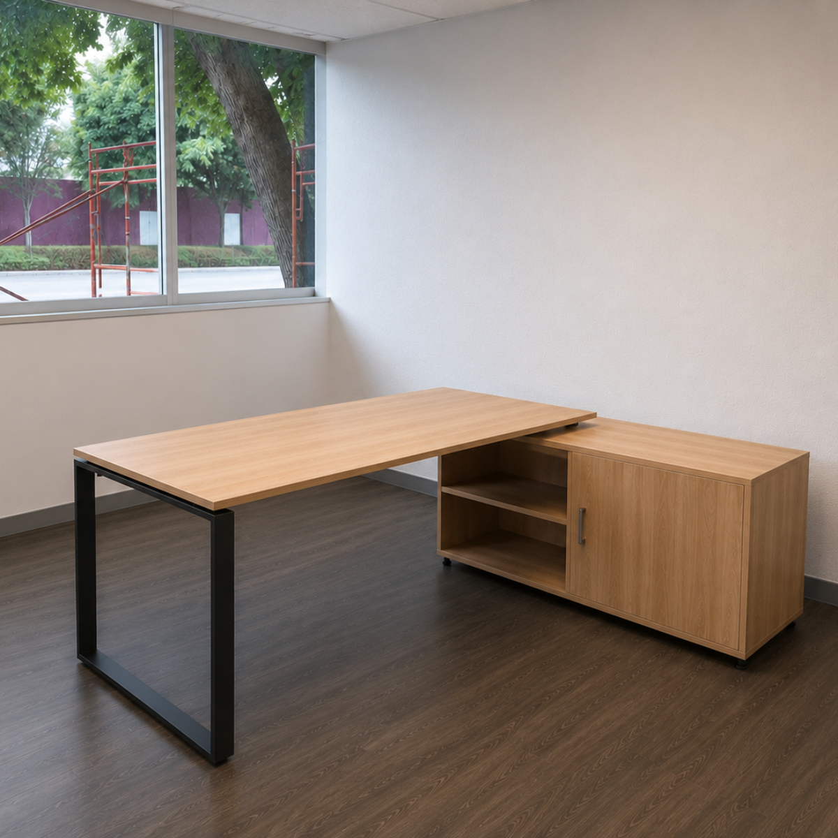 Escritorio Tri sobre credenza