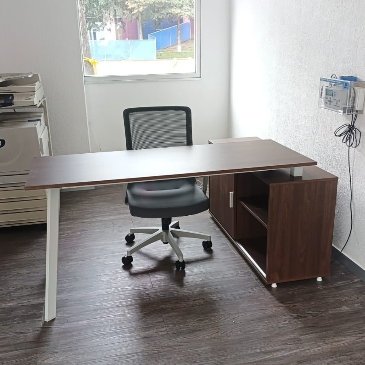 Escritorio Sainz sobre credenza